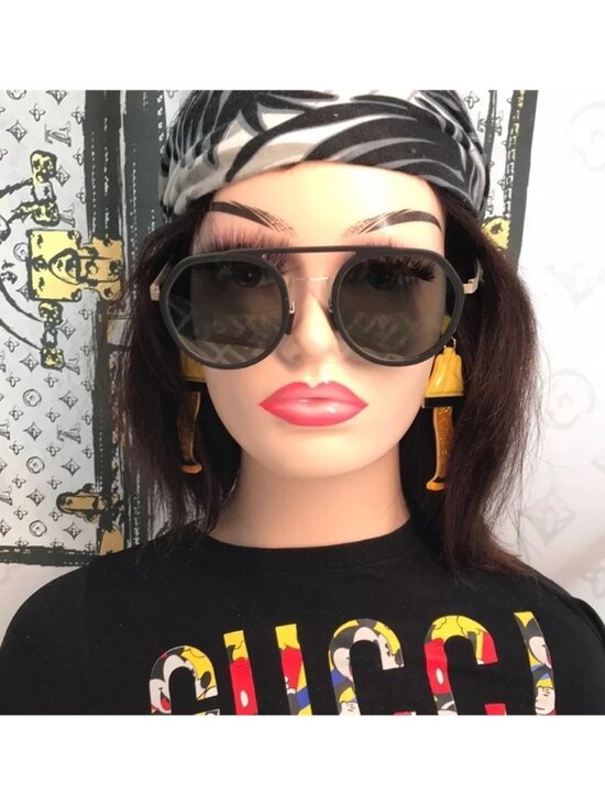 NEW  AUTHENTIC Fendi FE40040U 02C Pattern Pilot Sunglasses – Black / Grey main image 4